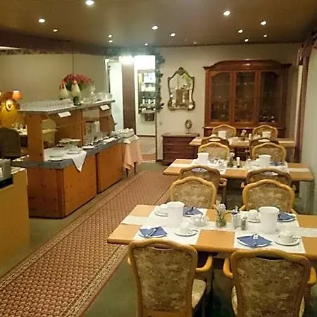 فندق Park Eden 3*