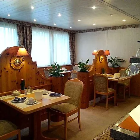 فندق Park Eden 3*